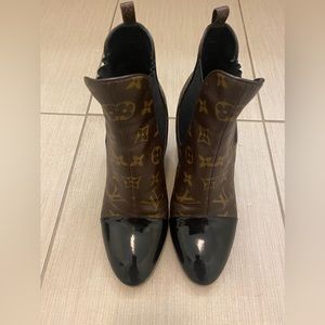 Authentic Louis Vuitton Revival Ankle Booties 39